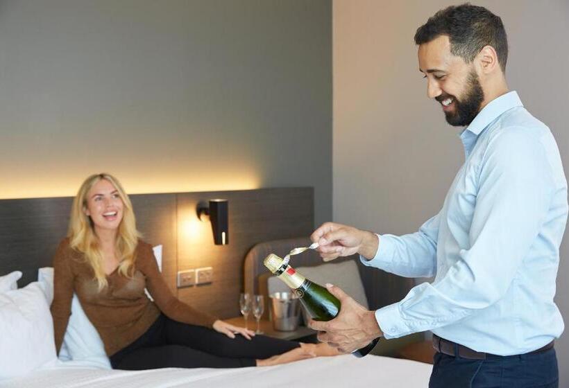 اتاق استاندارد با تخت دو نفره بزرگ, Holiday Inn Express Melbourne Southbank, An Ihg