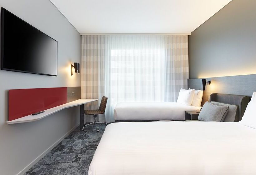 Standard Room Superior Floor, Holiday Inn Express Melbourne Southbank, An Ihg