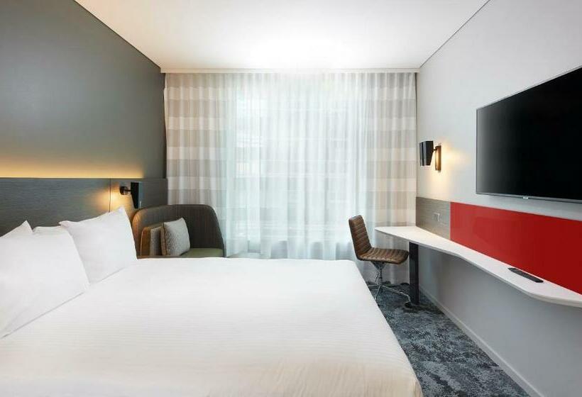 Standard Room Superior Floor, Holiday Inn Express Melbourne Southbank, An Ihg