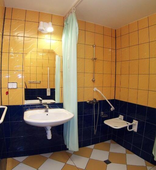 اتاق استاندارد سه نفره, Zdrowotel łeba