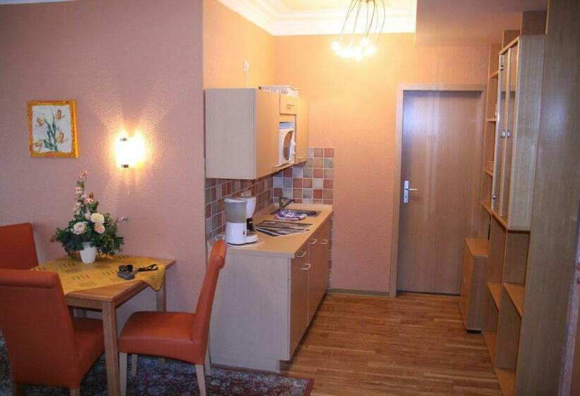 استودیو کامفورت, Albertus Paris Apart