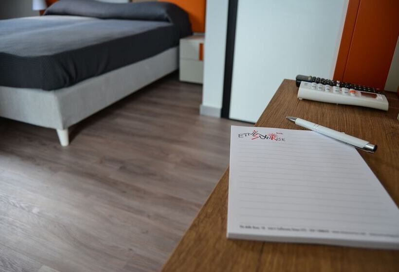 اتاق استاندارد با بالکن و چشم‌انداز دریا, Etna Sunrise B&b