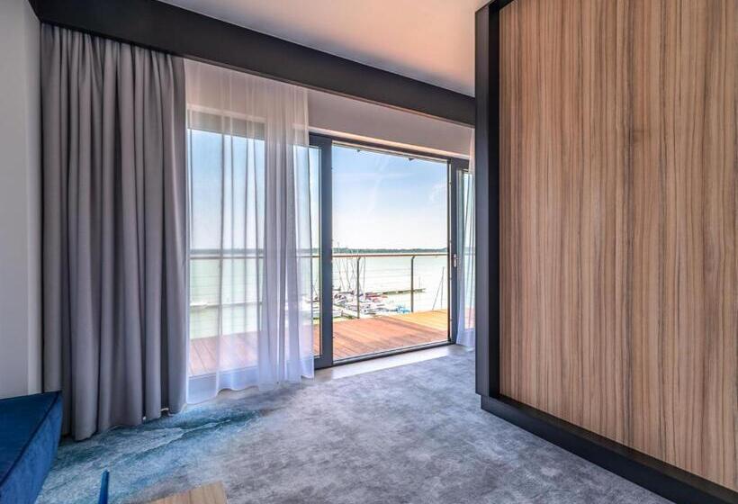 Suite with lake view, Marina Nawigator