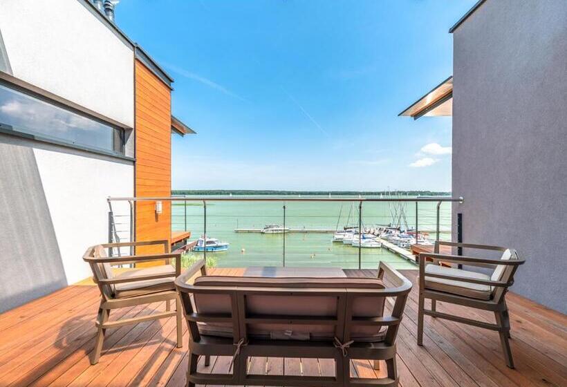 Suite with lake view, Marina Nawigator