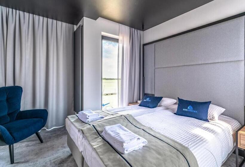Suite with lake view, Marina Nawigator