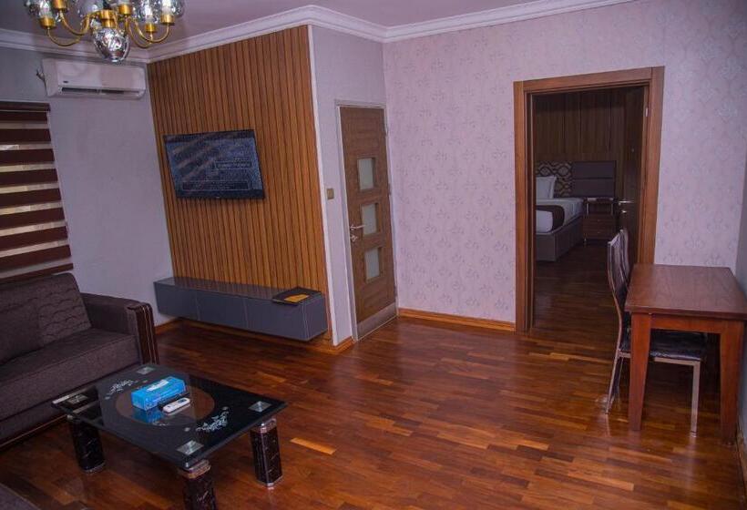 سوییت, Mahogany Hotel And Suites