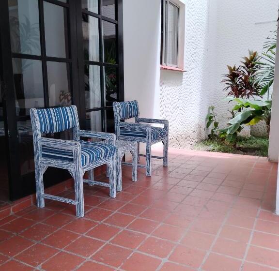 آپارتمان 1 خوابه با چشم‌انداز استخر, Wayside Beach Apartments