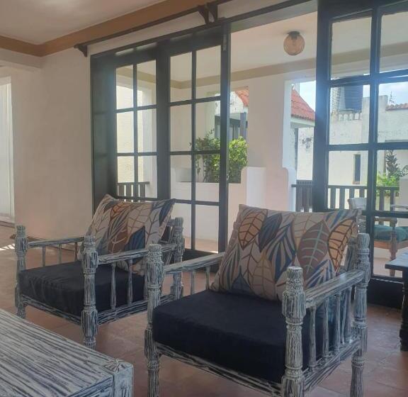 آپارتمان 3 خوابه, Wayside Beach Apartments