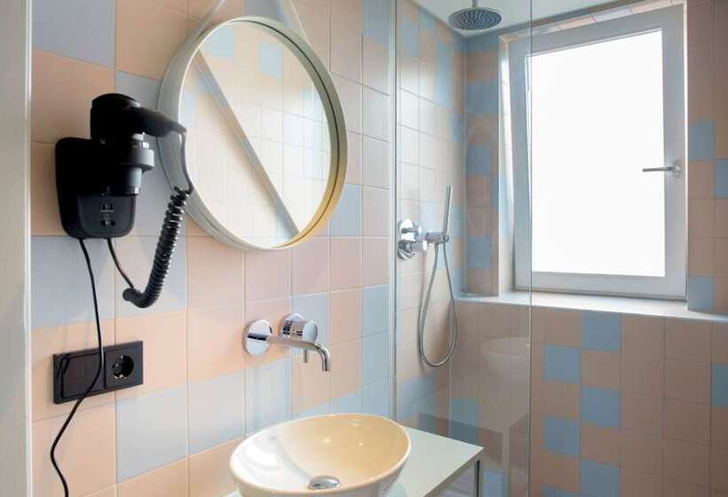 اتاق استاندارد, The Green Elephant Hostel & Spa