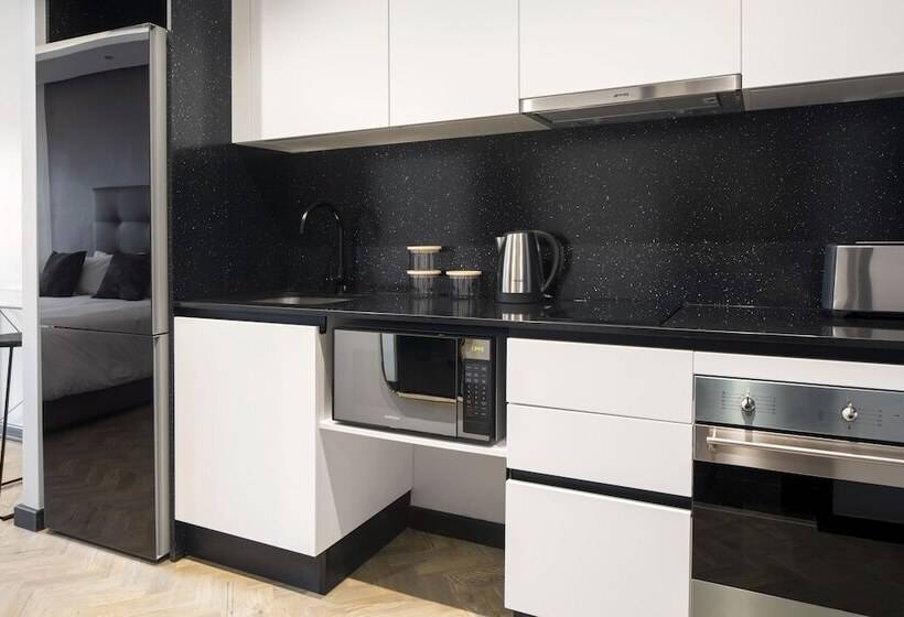 استودیوی لوکس, The Onyx Apartment Hotel By Newmark