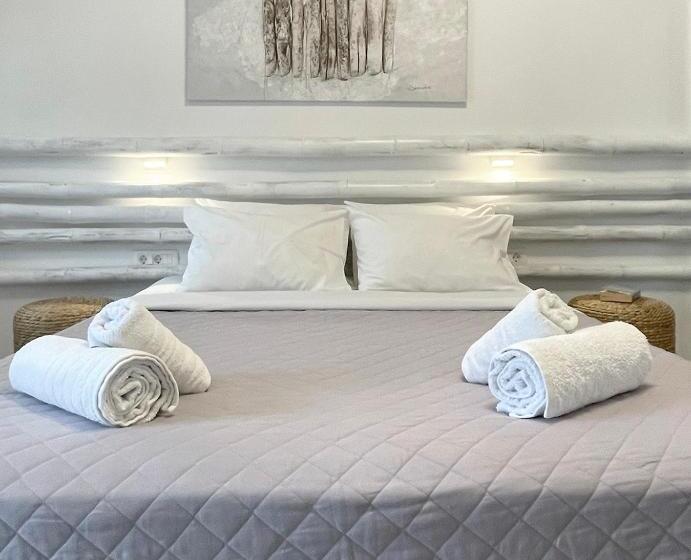 اتاق خانوادگی با چشم‌انداز جانبی دریا, Hermoso Luxury Suites