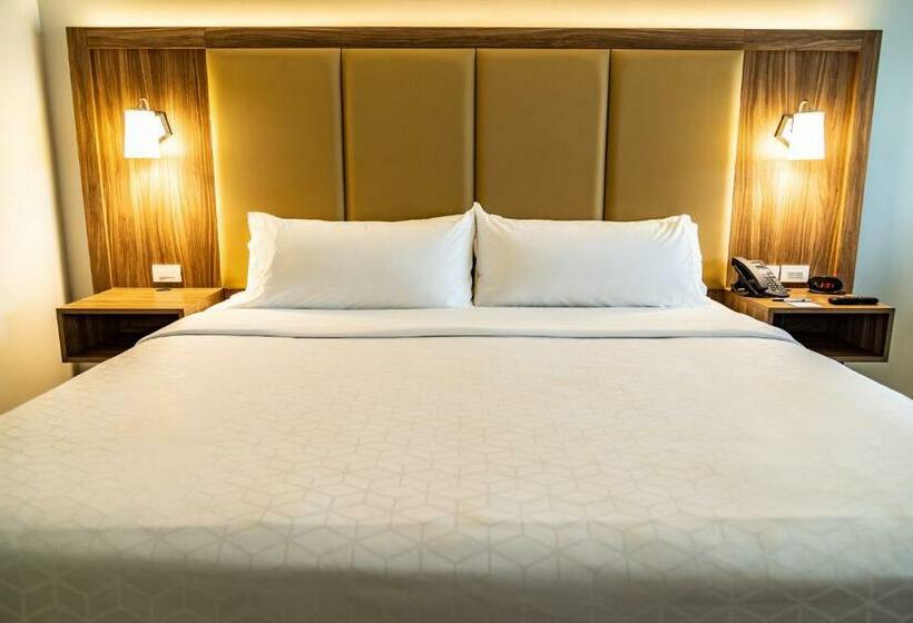 سوئیت با تخت بزرگ, Holiday Inn Express & Suites   Ensenada Centro, An Ihg
