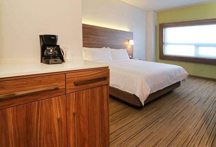 اتاق استاندارد با تخت بزرگ برای معلولان, Holiday Inn Express & Suites   Ensenada Centro, An Ihg