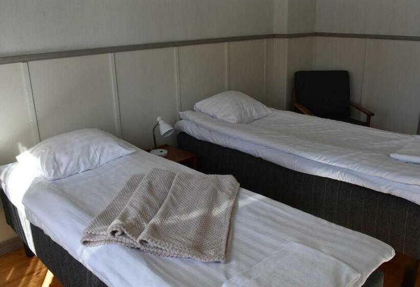 اتاق استاندارد چهارنفره با سرویس بهداشتی مشترک, Kartanohostel Annacatharina