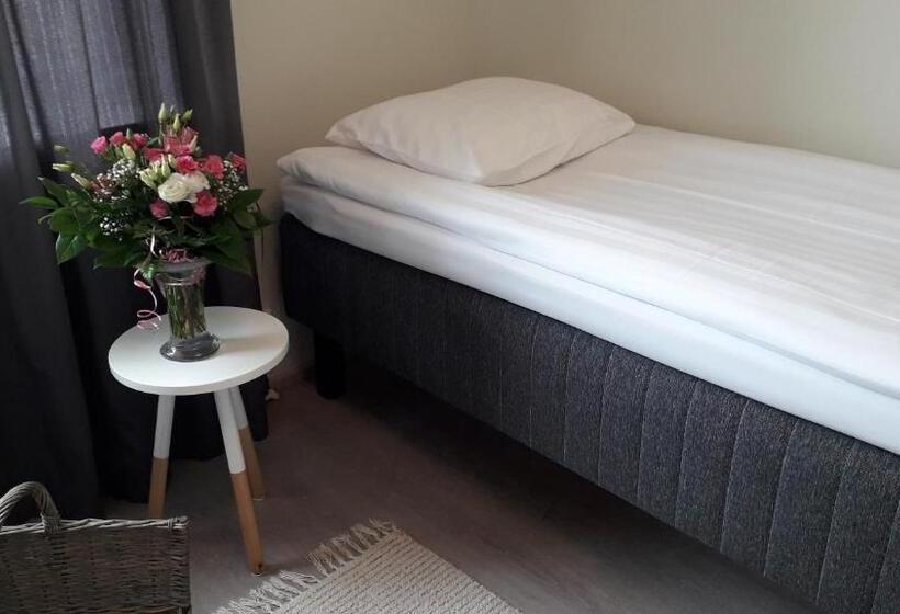 اتاق استاندارد با سرویس بهداشتی مشترک, Kartanohostel Annacatharina
