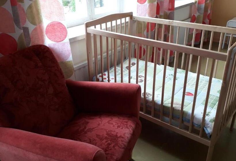 اتاق استاندارد چهارنفره با سرویس بهداشتی مشترک, Kartanohostel Annacatharina