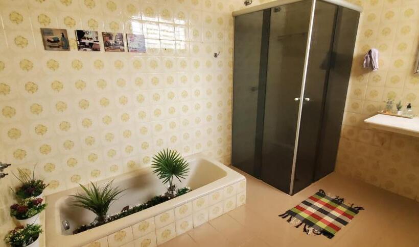 اتاق لوکس, Hostel Bauru