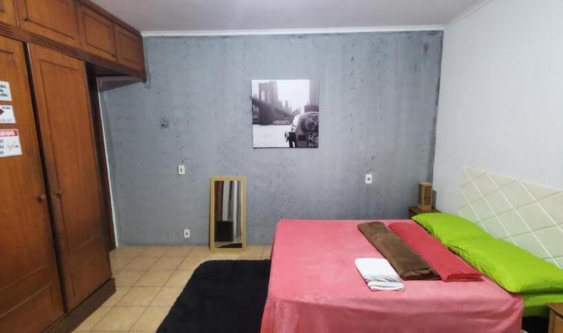 اتاق لوکس, Hostel Bauru