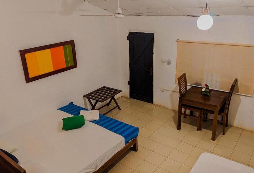 اتاق استاندارد سه تخته با چشم‌انداز استخر, Wasu Villa Hotel Dambulla