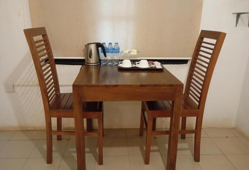 اتاق استاندارد سه تخته با چشم‌انداز استخر, Wasu Villa Hotel Dambulla