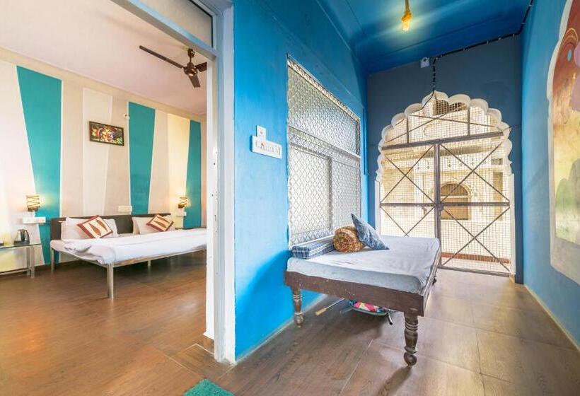 اتاق لوکس, Hide In Pushkar