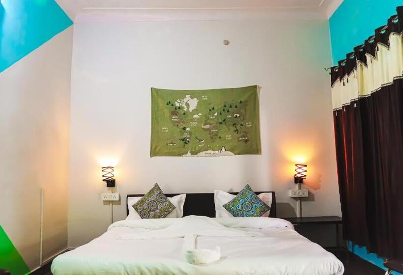 اتاق لوکس, Hide In Pushkar