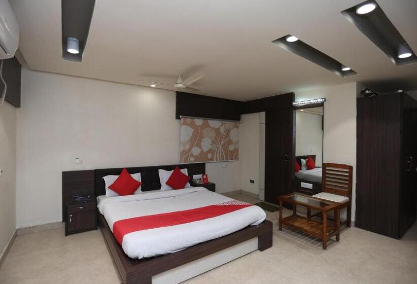 اتاق استاندارد, Crown Plaza By Oyo Rooms