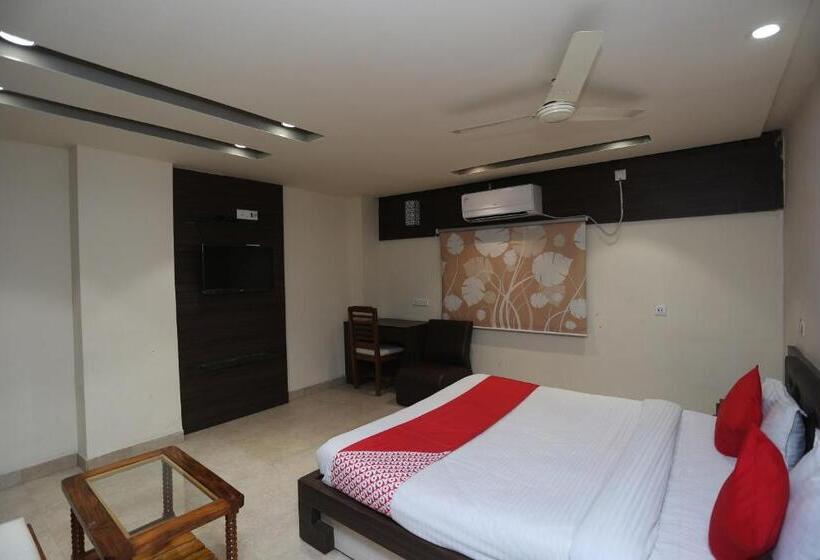 اتاق استاندارد, Crown Plaza By Oyo Rooms