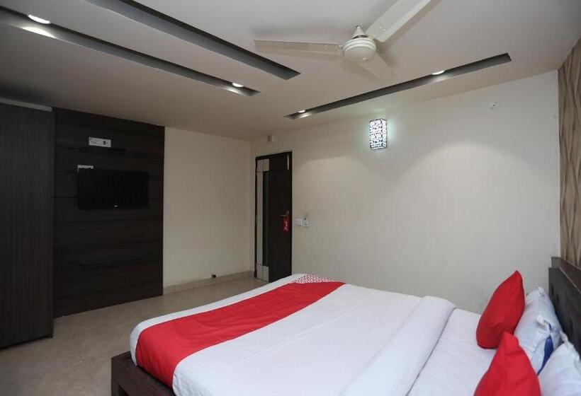 اتاق استاندارد, Crown Plaza By Oyo Rooms