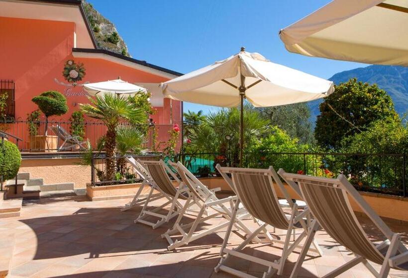 اتاق استاندارد یک نفره, La Gardenia & Villa Oleandra