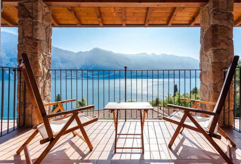 Superior room with lake view, La Gardenia & Villa Oleandra