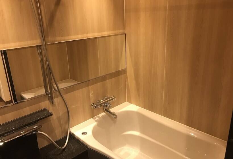 اتاق استاندارد چهار تخته, Yururito Osaka
