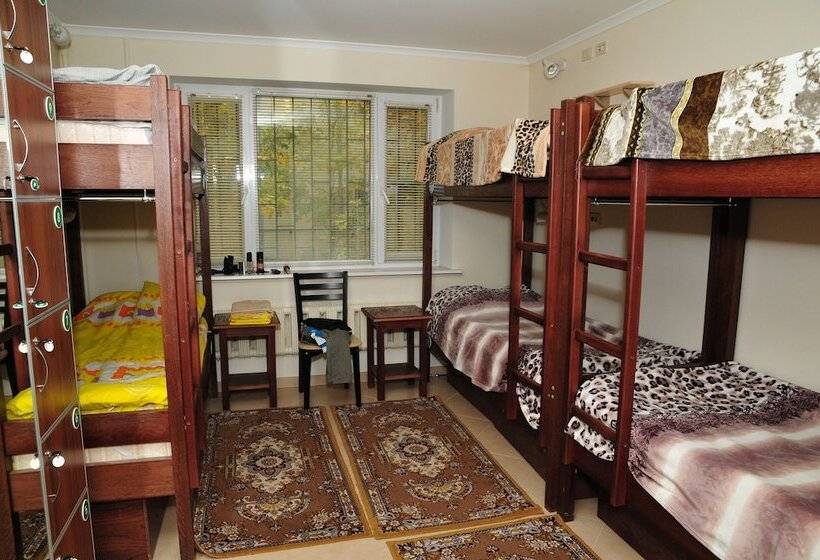 تختخواب در اتاق مشترک, Green Hostel