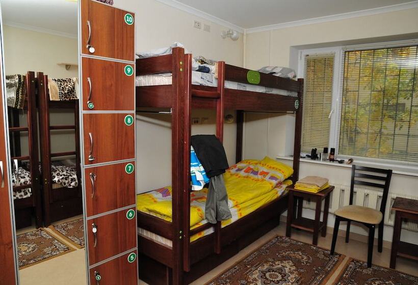 تختخواب در اتاق مشترک, Green Hostel