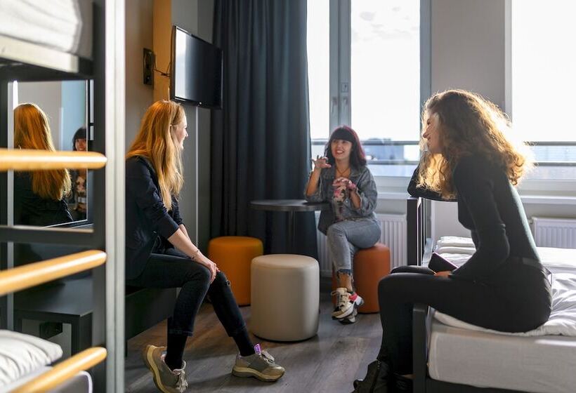 اتاق استاندارد چهار تخته, A&o Warszawa Wola