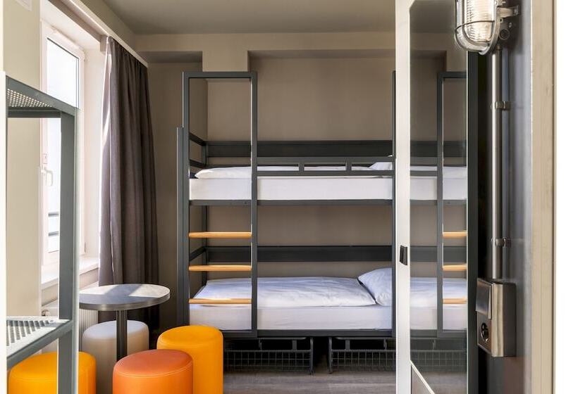 اتاق استاندارد چهار تخته, A&o Warszawa Wola