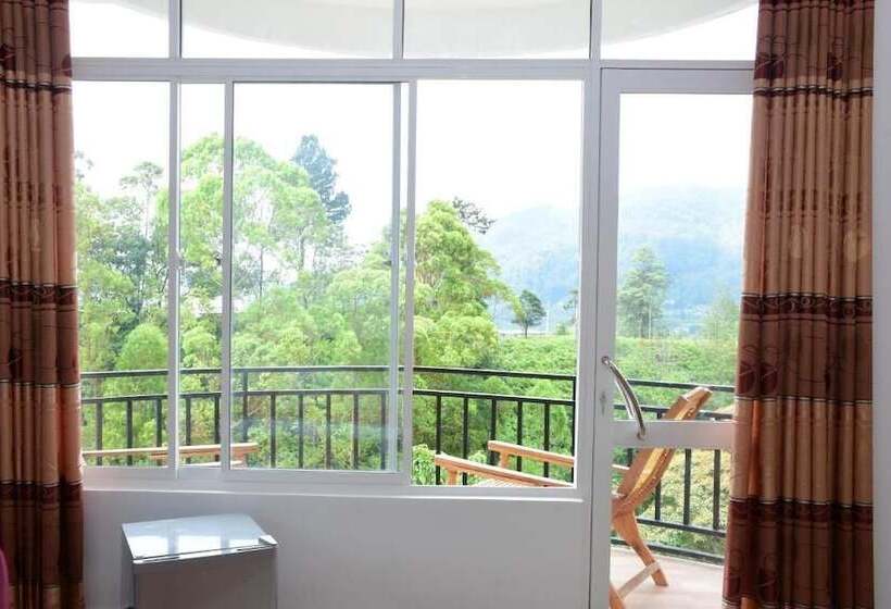 اتاق استاندارد سه تخته با بالکن, Lilly Guest Inn