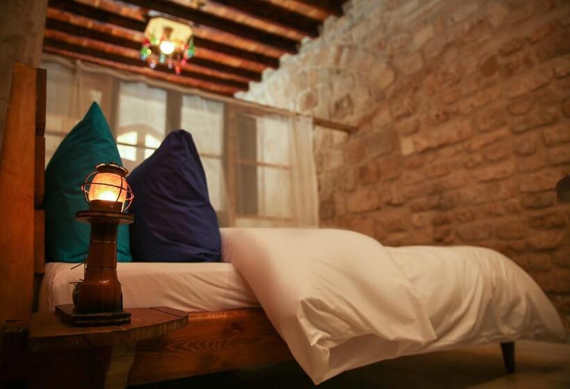 استودیوی لوکس, Tyre Boutique Apartments