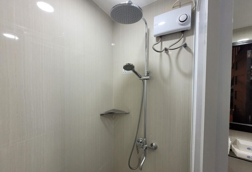 اتاق خانوادگی پایه, Fernvale Leisure Club And Resort