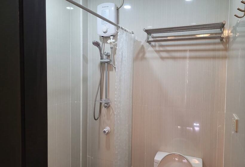 اتاق خانوادگی پایه, Fernvale Leisure Club And Resort