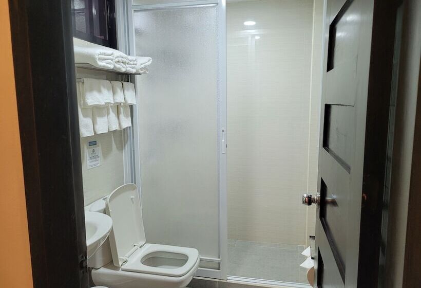اتاق پریمیوم چهارنفره, Fernvale Leisure Club And Resort