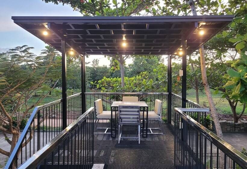 اتاق پریمیوم چهارنفره, Fernvale Leisure Club And Resort