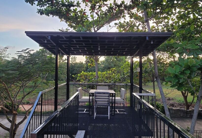 اتاق پریمیوم چهارنفره, Fernvale Leisure Club And Resort