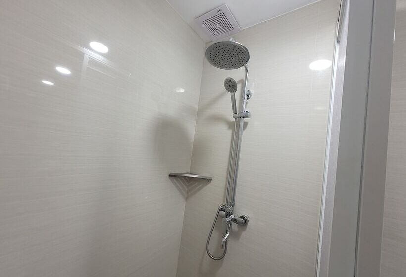 اتاق استاندارد با چشم‌انداز استخر, Fernvale Leisure Club And Resort