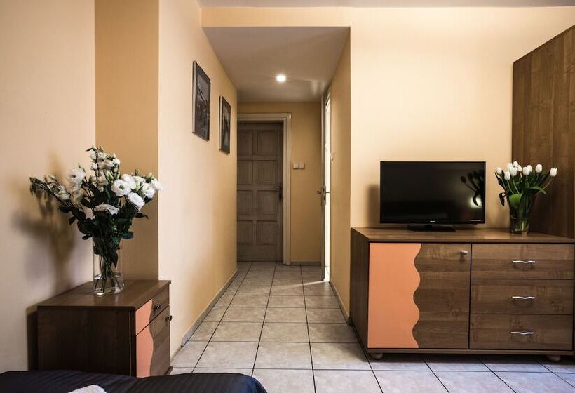 اتاق استاندارد سه نفره, Liberta Inn   Pokoje Gościnne