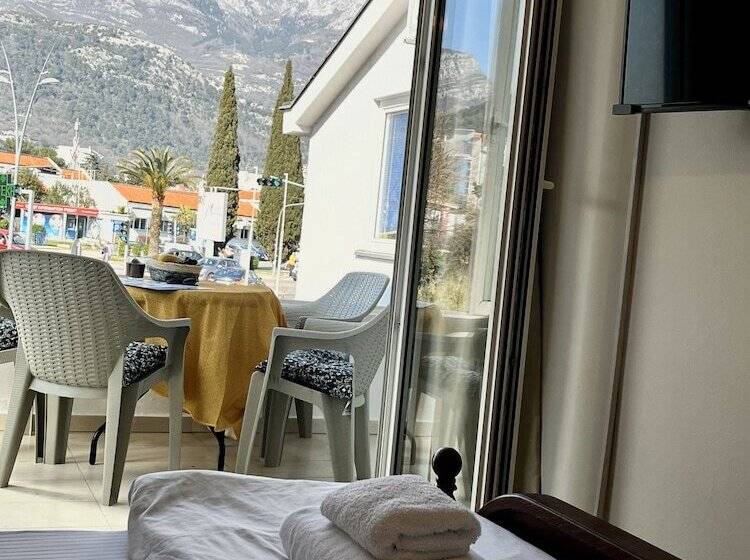 سوییت خانوادگی, Villa Merci Budva