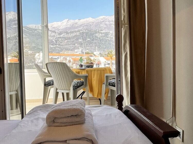 سوییت خانوادگی, Villa Merci Budva