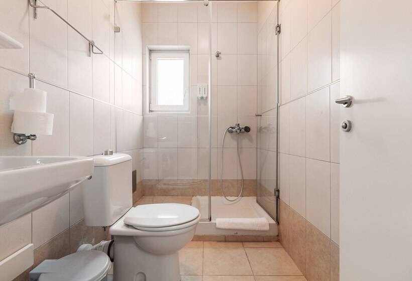 سوییت خانوادگی, Villa Merci Budva