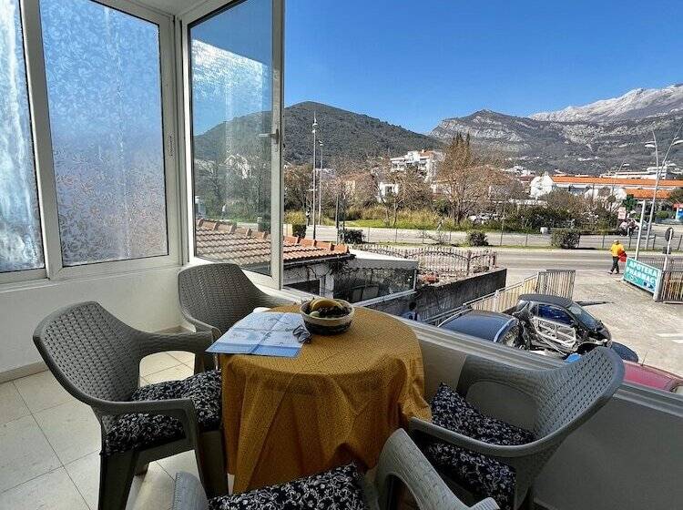 سوییت خانوادگی, Villa Merci Budva