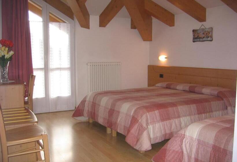 اتاق استاندارد چهارنفره با بالکن, Dolomiti Hotel Olimpia